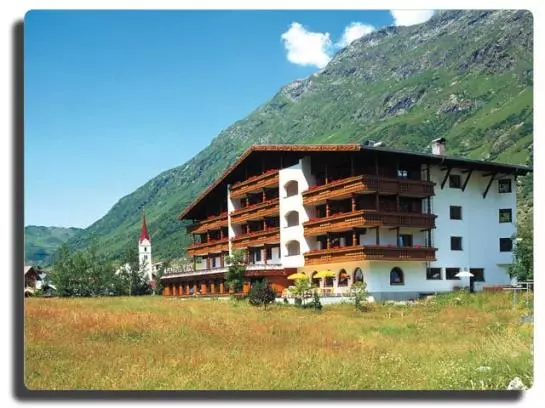 Отель Tirol