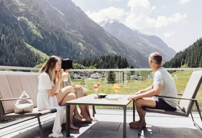 Отель Weisseespitze