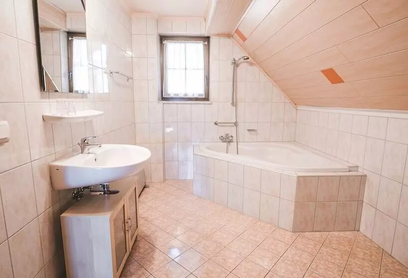 هتل Kärntnerhof Velden By S4y