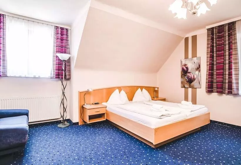 هتل Kärntnerhof Velden By S4y