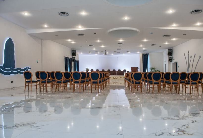 בית מלון כפרי Pizzomunno Vieste Palace