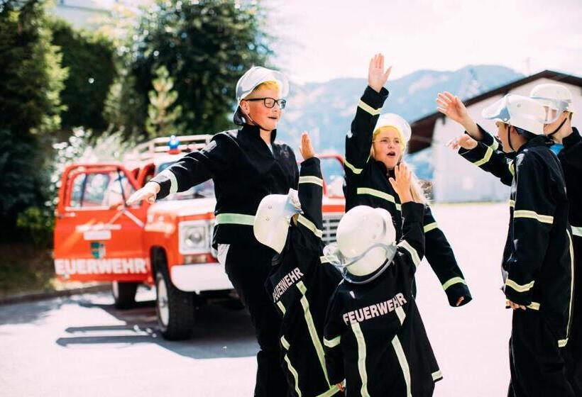 Pitzis Kinderhotel   Family Only