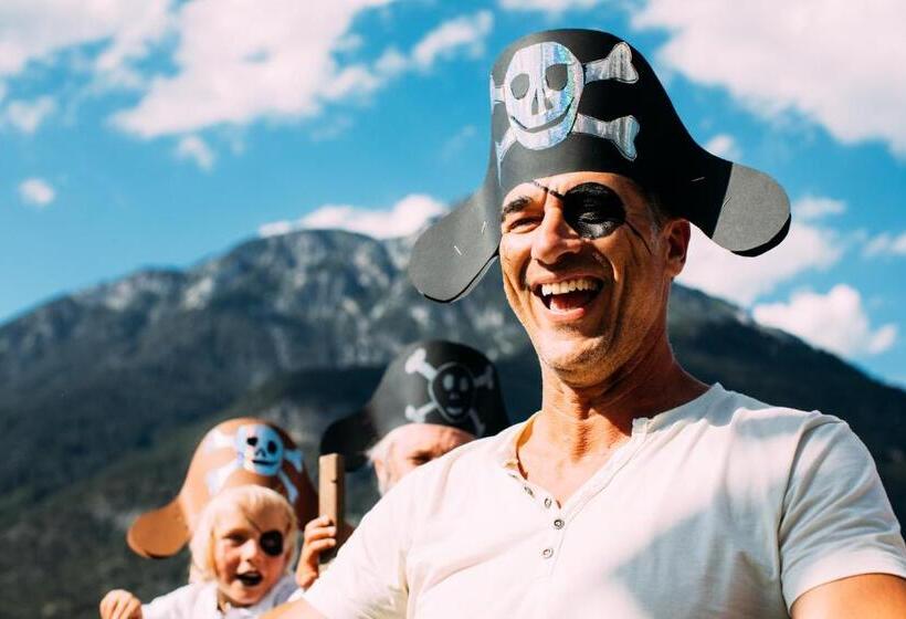 Pitzis Kinderhotel   Family Only