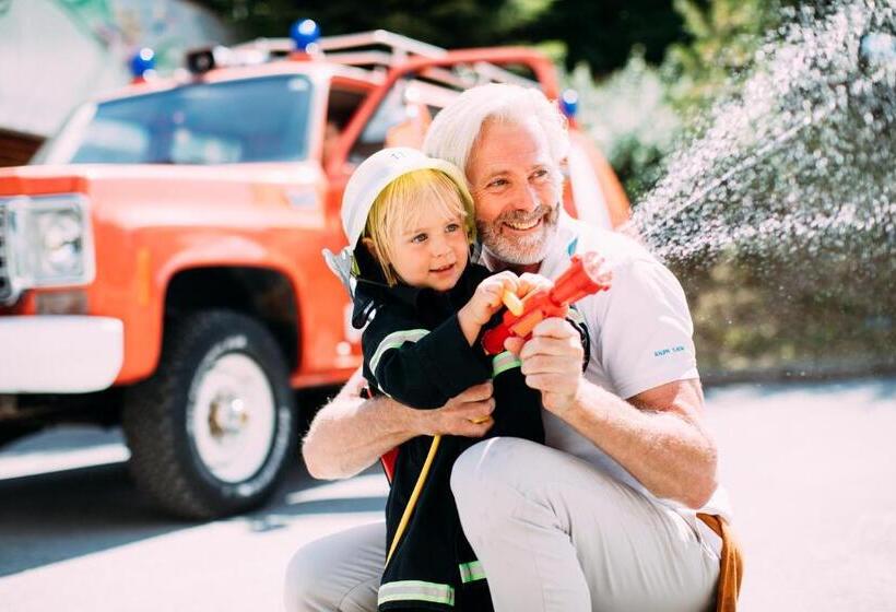 Pitzis Kinderhotel   Family Only