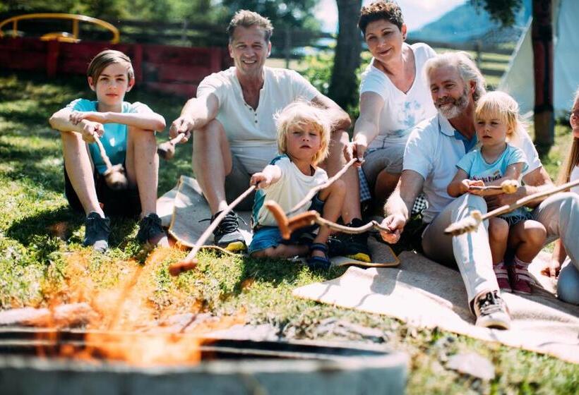 Pitzis Kinderhotel   Family Only