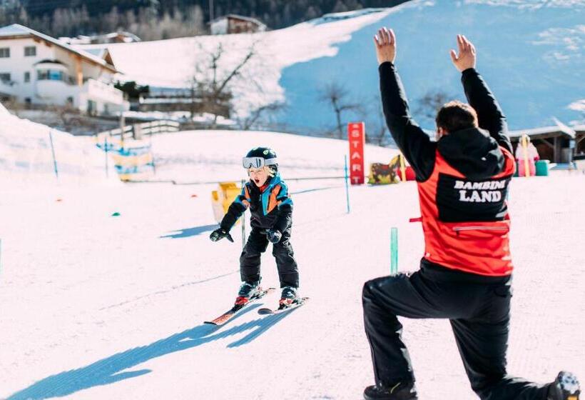 Pitzis Kinderhotel   Family Only