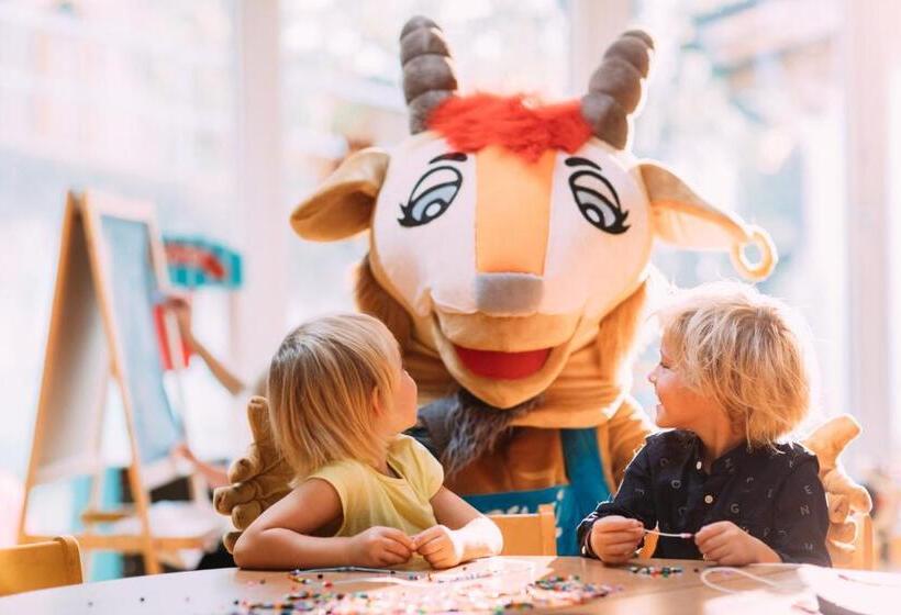 Pitzis Kinderhotel   Family Only