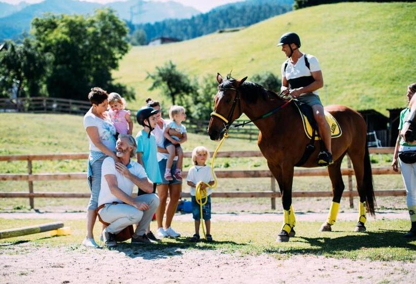 Pitzis Kinderhotel   Family Only