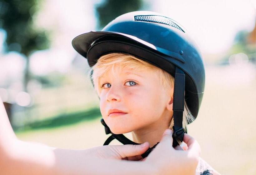 Pitzis Kinderhotel   Family Only