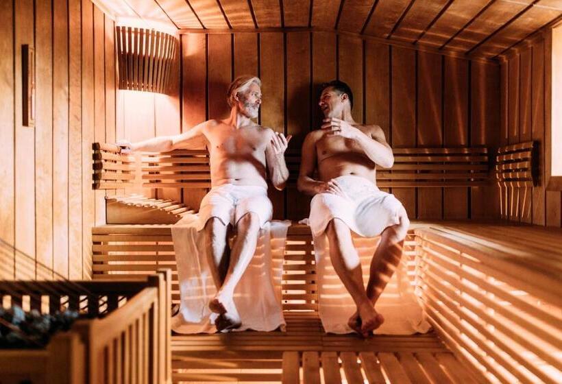 Pitzis Kinderhotel   Family Only