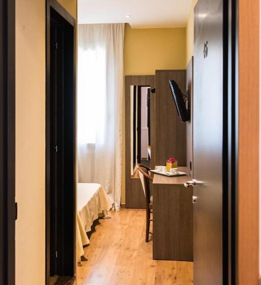 호텔 Albergo Grappolo D'oro