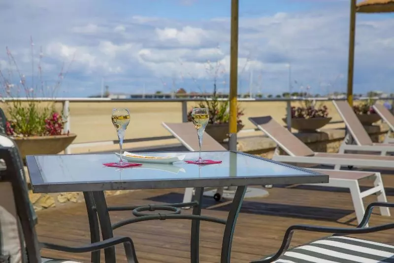 هتل Arc Hôtel Sur Mer