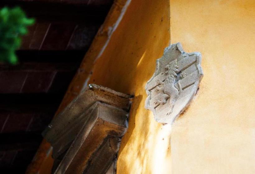 فندق Castello Di Fezzana