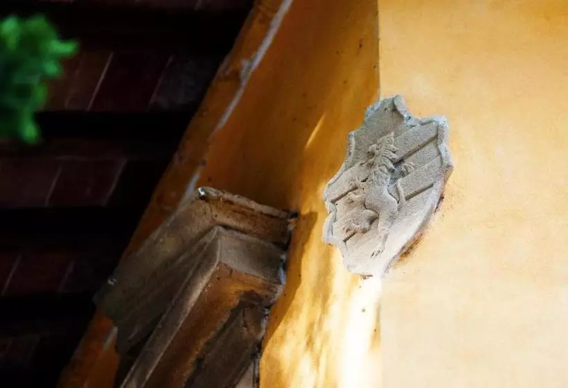 هتل Castello Di Fezzana