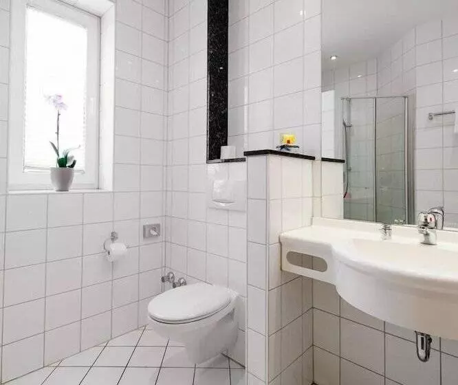 هتل Graf Lehndorff Zur Messe