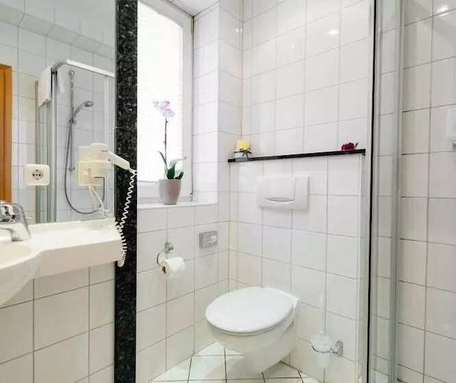 هتل Graf Lehndorff Zur Messe