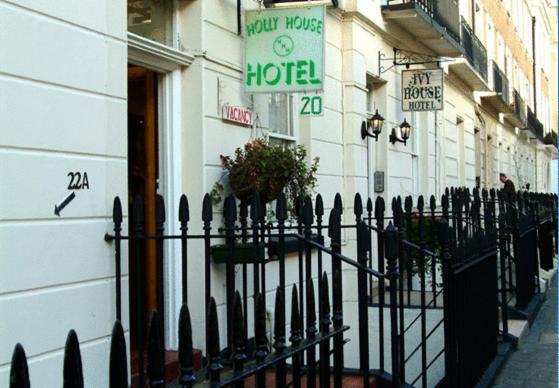 فندق Holly House