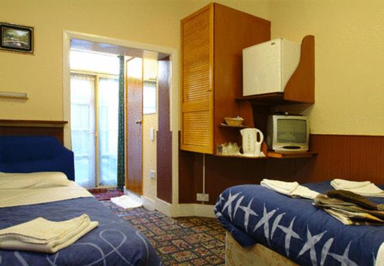 فندق Holly House