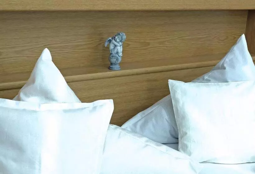 ホテル Landgasthof Zur Linde