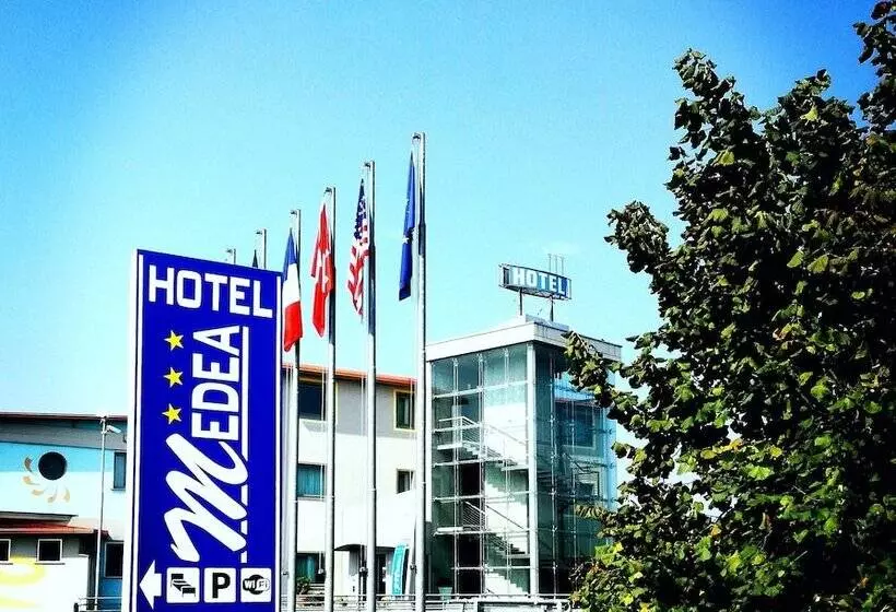 فندق Medea