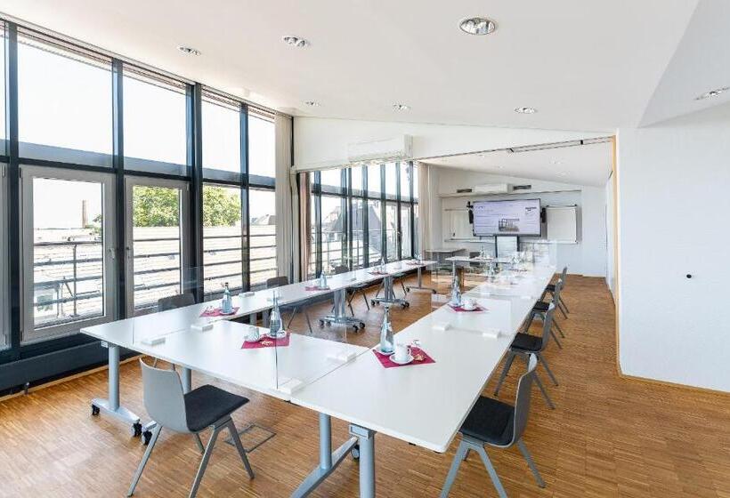 هتل Neuhaus Integrations