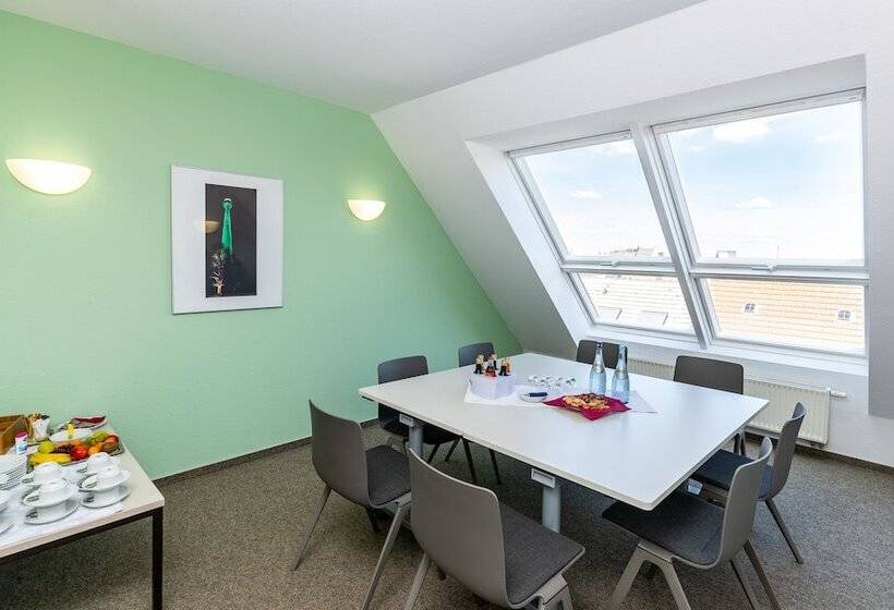 هتل Neuhaus Integrations