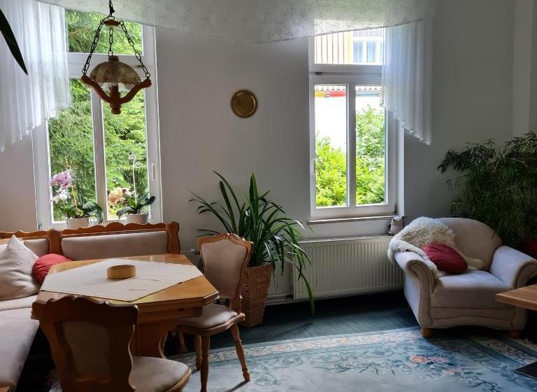 مبيت وإفطار Pension Schmidt