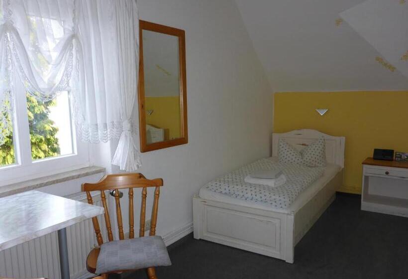 مبيت وإفطار Pension Schmidt