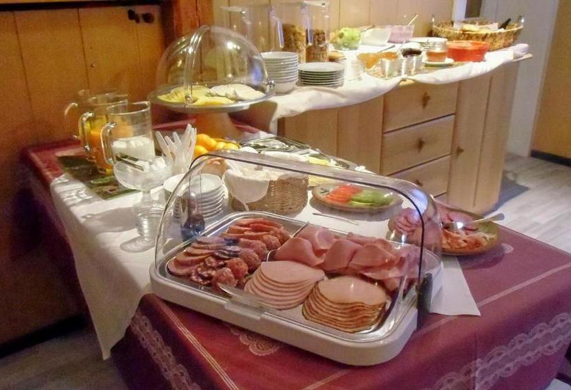 تختخواب و صبحانه Tangopension