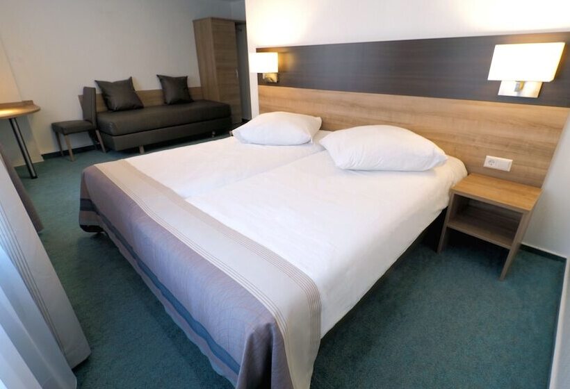 ホテル Goldener Hirsch Mosbach