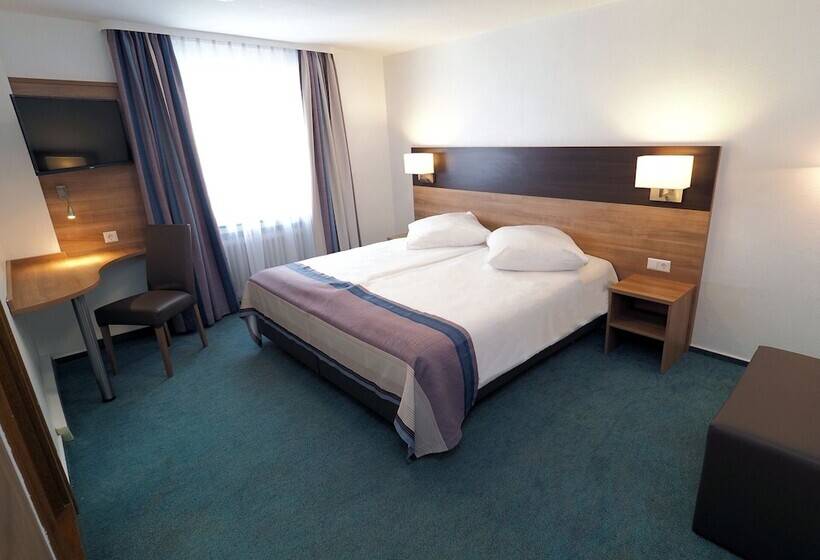 ホテル Goldener Hirsch Mosbach