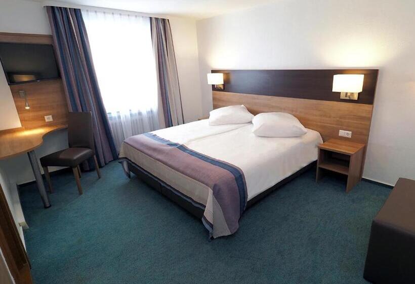 ホテル Goldener Hirsch Mosbach