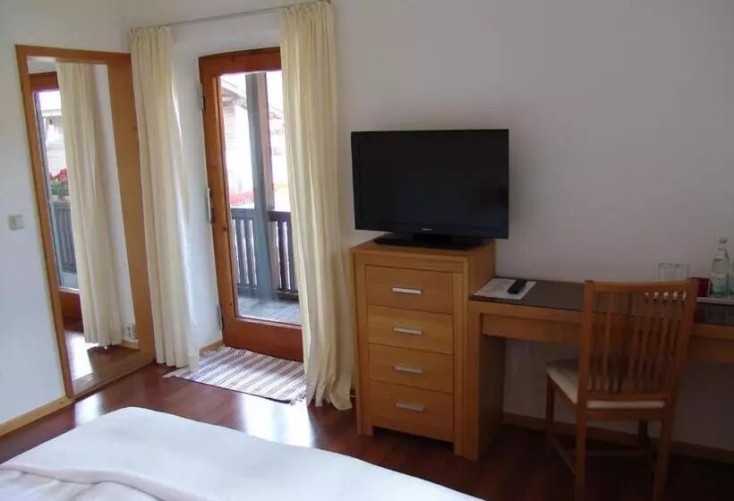 Отель Garni Königslinde Wandern, Radeln, Skifahren & Genießen