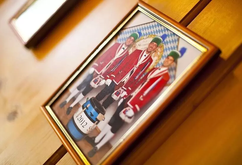 ホテル Schäfflerwirt