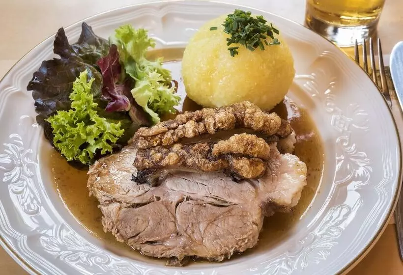 ホテル Schäfflerwirt