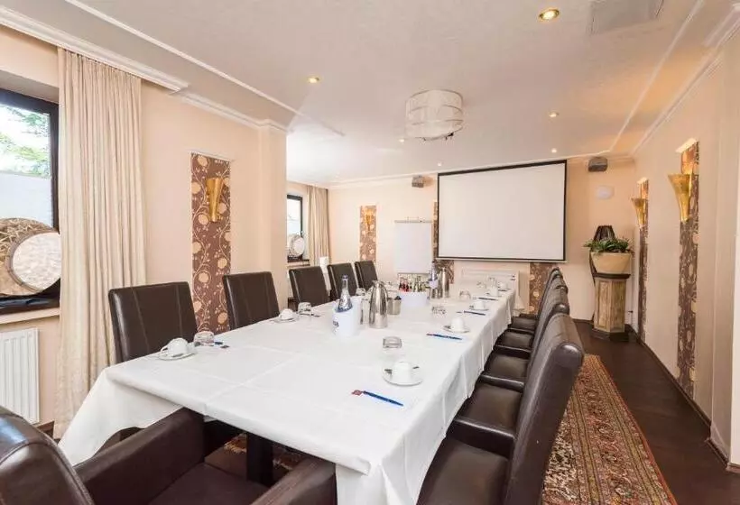 בית מלון כפרי Tiek Superior