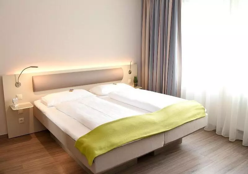 Отель Bonn City