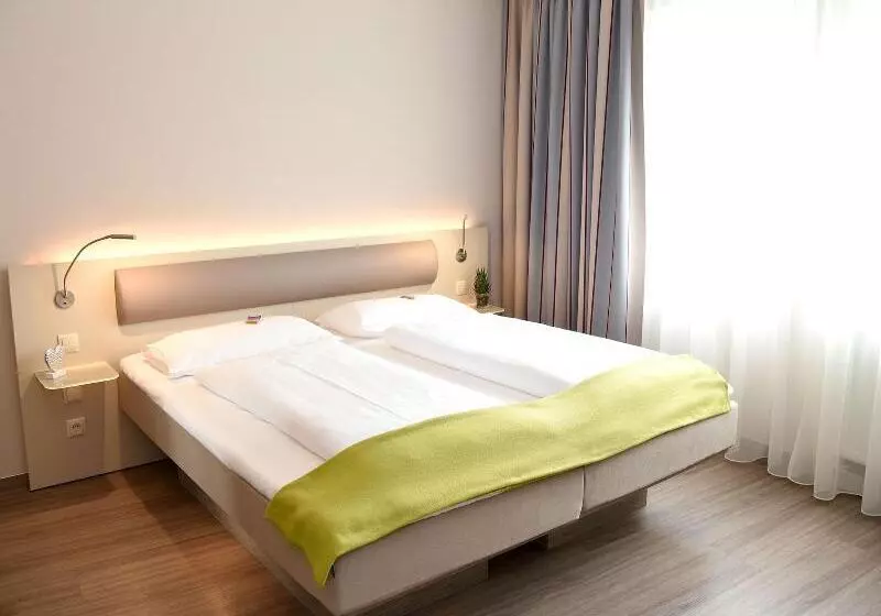 Отель Bonn City