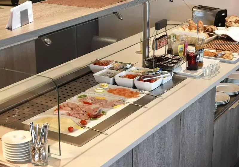 Отель Bonn City