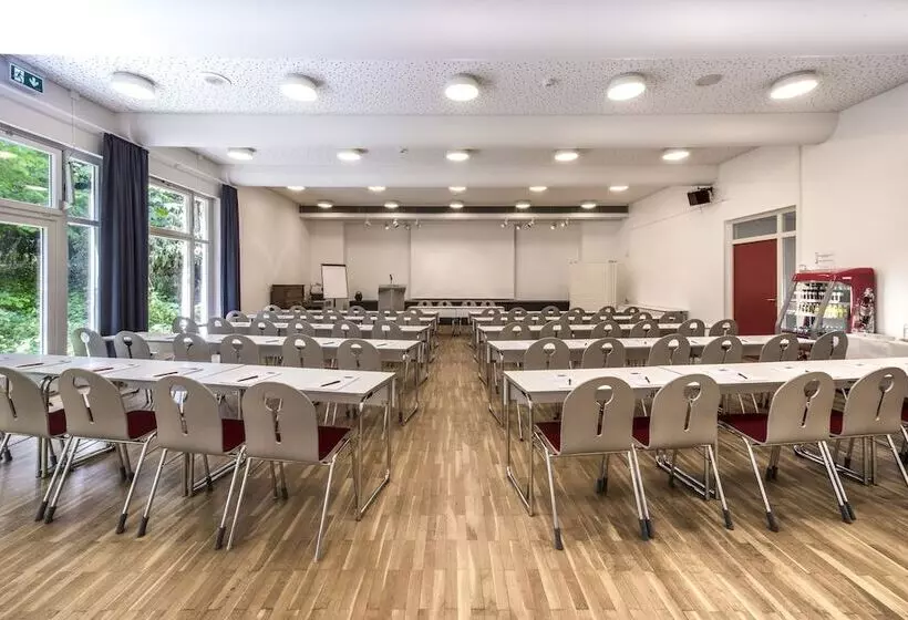 هتل Cjd Bonn Castell