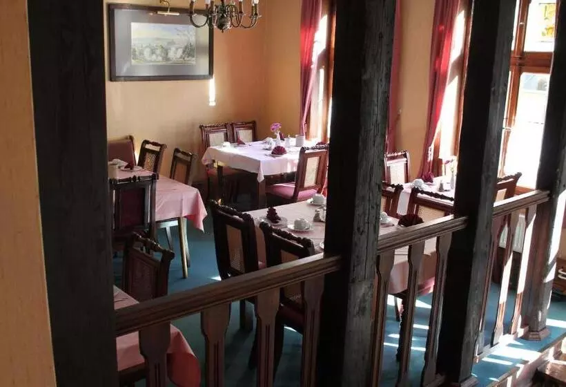 هتل Garni Am Dippeplatz