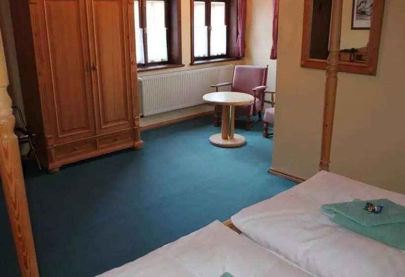 هتل Garni Am Dippeplatz