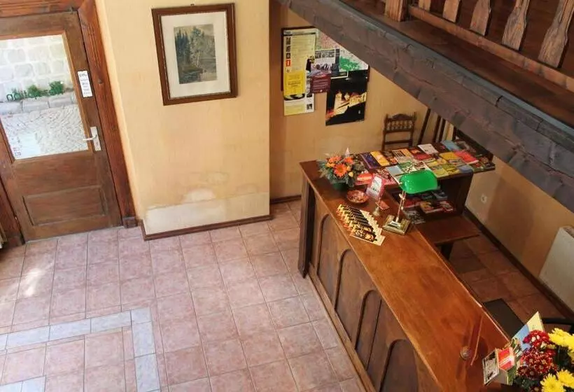 هتل Garni Am Dippeplatz