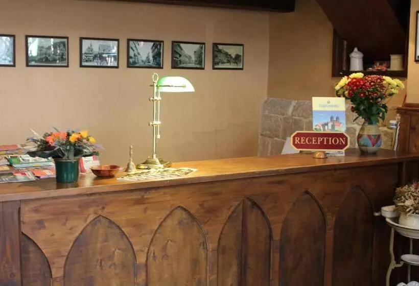 هتل Garni Am Dippeplatz