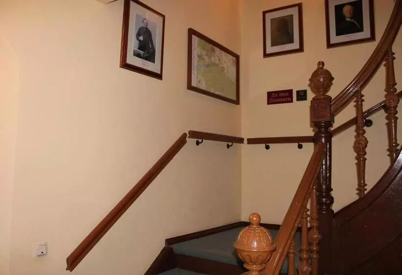 هتل Garni Am Dippeplatz