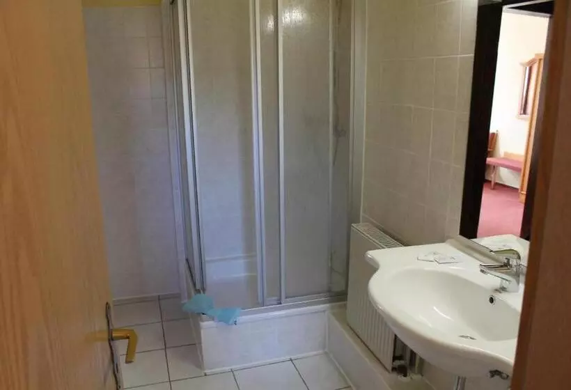 هتل Garni Am Dippeplatz