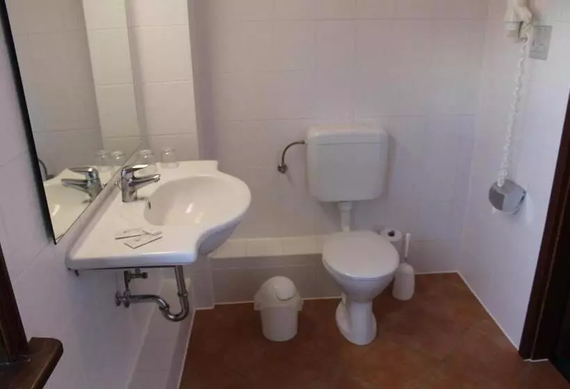 هتل Garni Am Dippeplatz