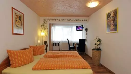 Pensão Gästehaus Glück Wir Haben Immer Eintrittskarten Für Den Europa-park Für Sie!