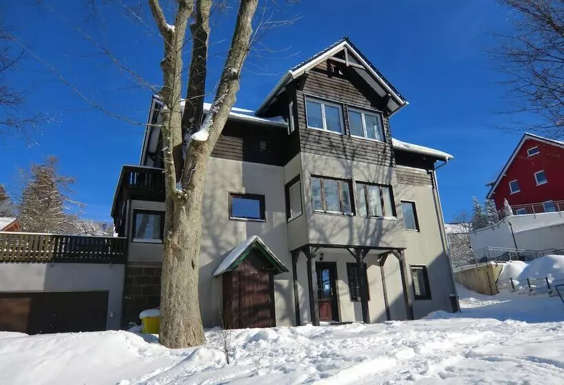 Otel Pension & Ferienwohnung Oberhof 810 M