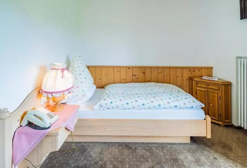 בית מלון כפרי Pension Ostler